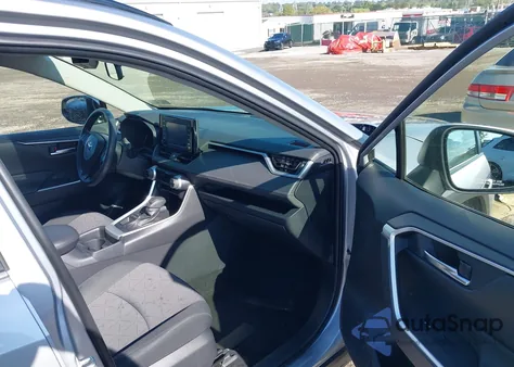 2019 Toyota Rav4 Xle z USA, uszkodzony, nr VIN JTMP1RFV9KD032475